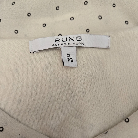 ALFRED SUNG Cream Polka Dot Blouse. Short Bell Sleeves.  Size XL - Picture 9 of 12